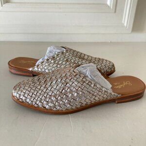 NWOT Seychelles Places To Go Silver Woven Mules Sz 7.5